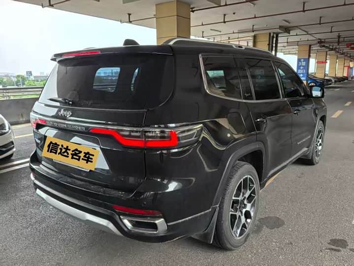 Jeep Grand Commander 2022 2022款 2.0T 两驱豪华版