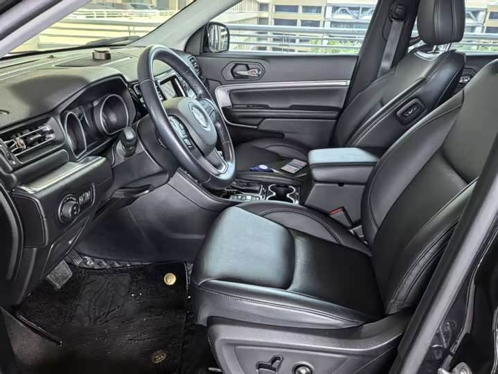 Jeep Grand Commander 2022 2022款 2.0T 两驱豪华版