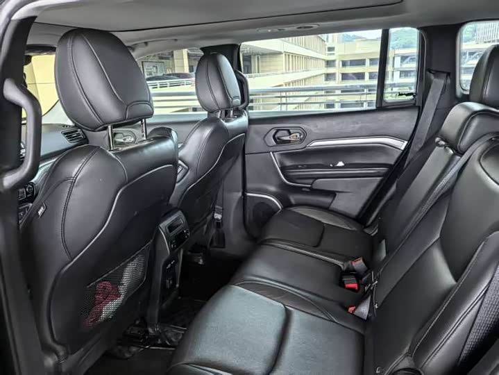 Jeep Grand Commander 2022 2022款 2.0T 两驱豪华版