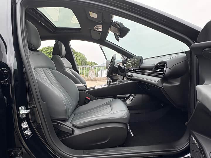 GAC Trumpchi Empow R 2025 2025款 270T DCT 影豹R-Style劲享版