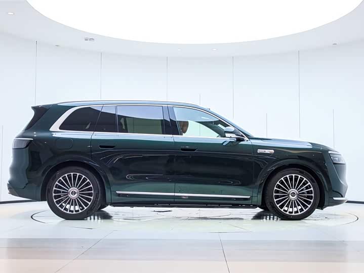 Aito M8 2025 2025款 增程 Ultra版 53.4kWh 6座版 (192线激光雷达）