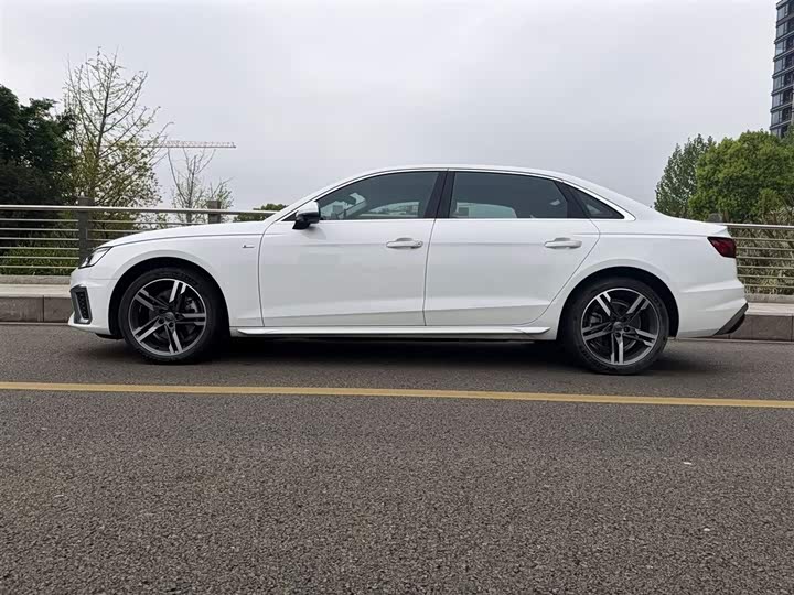 Zdjęcie 4 - Audi A4L