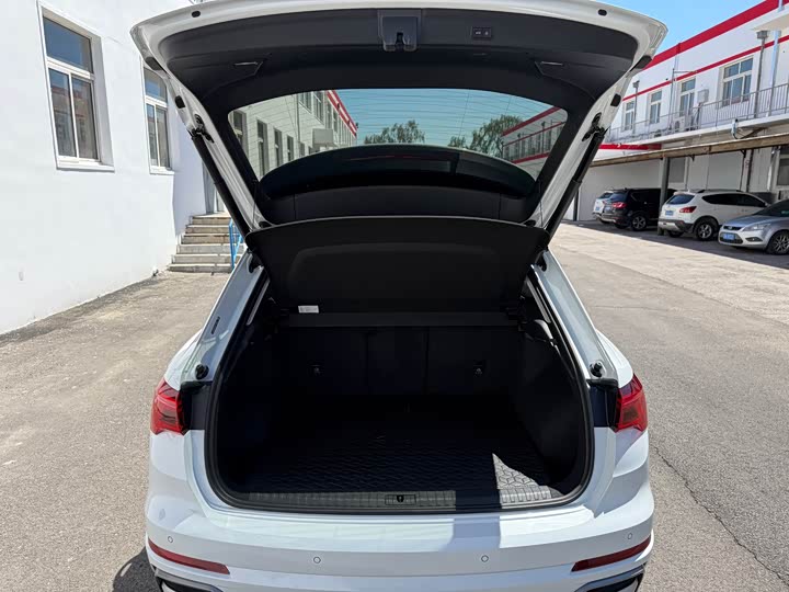 Zdjęcie 8 - Audi Q3
