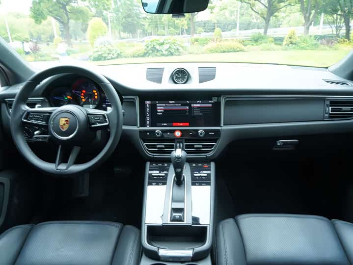 Photo 5 - Porsche Macan