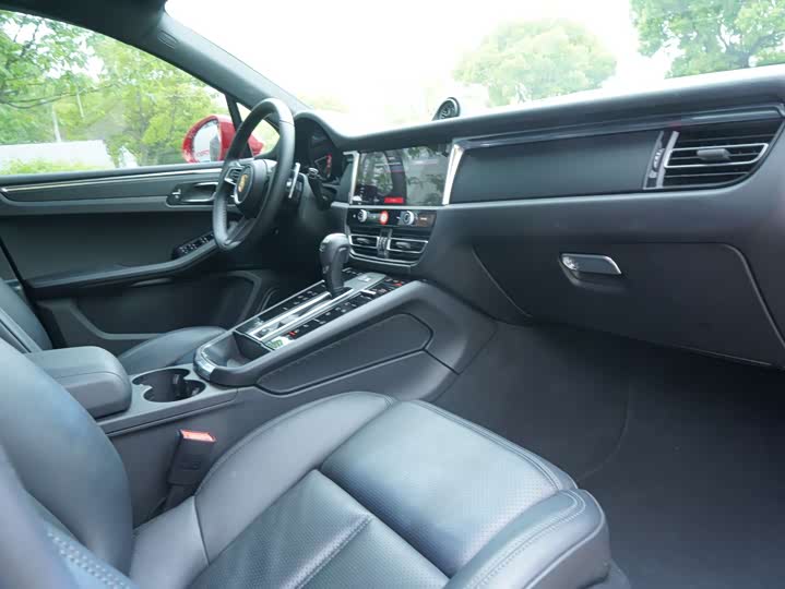 Photo 6 - Porsche Macan