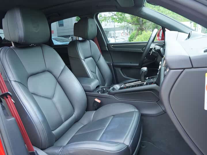 Photo 7 - Porsche Macan