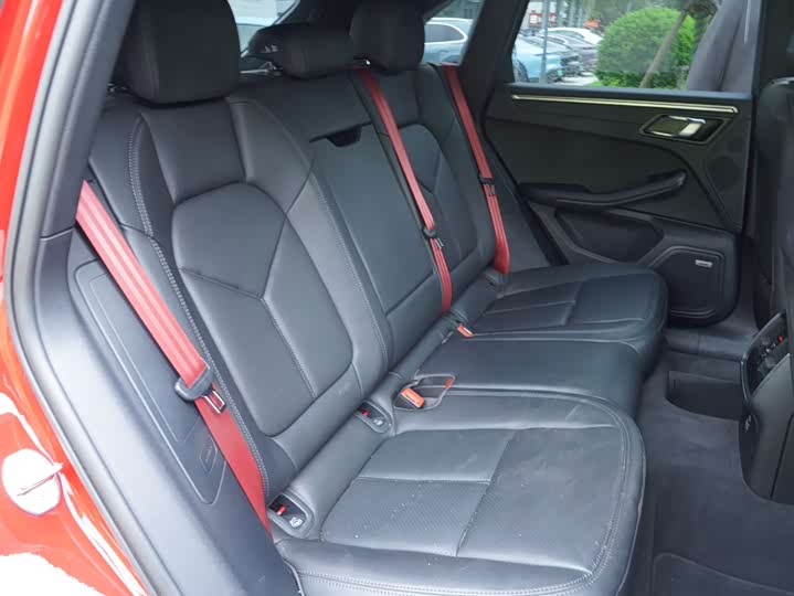 Photo 9 - Porsche Macan