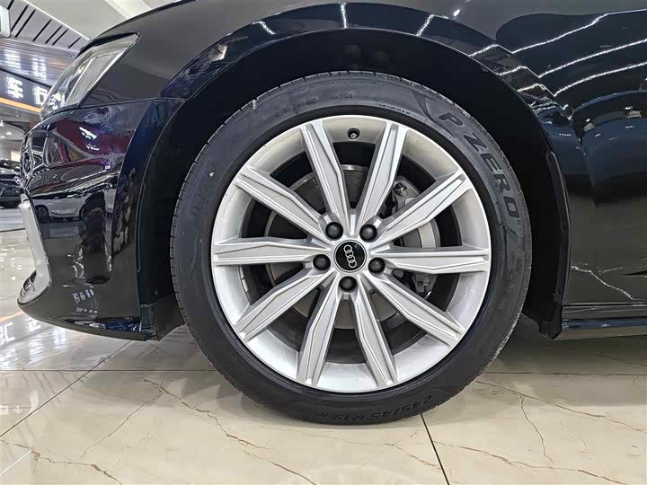 Photo 5 - Audi A6L