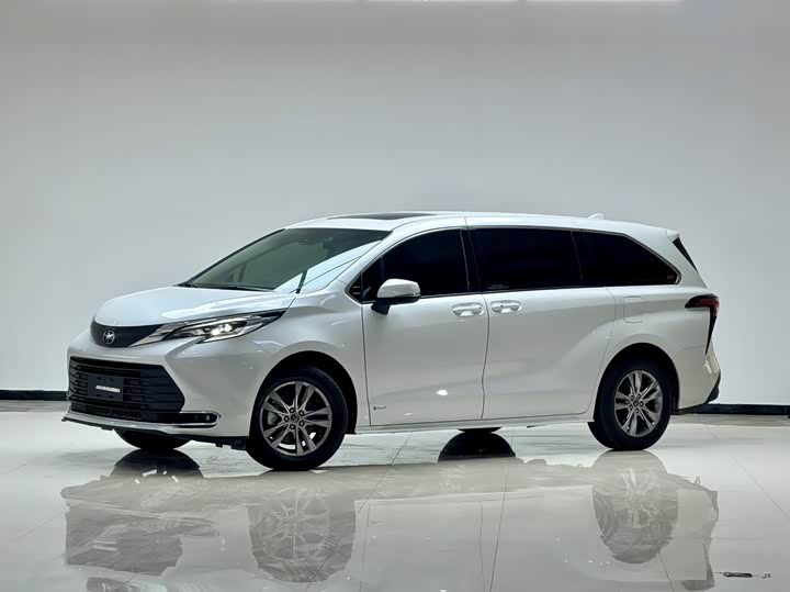 Фото 1 - Toyota Sienna