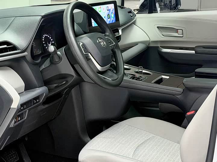Фото 3 - Toyota Sienna