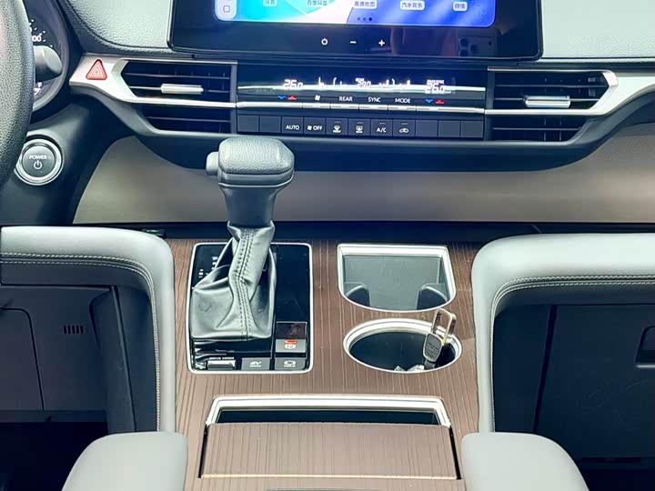 Фото 9 - Toyota Sienna