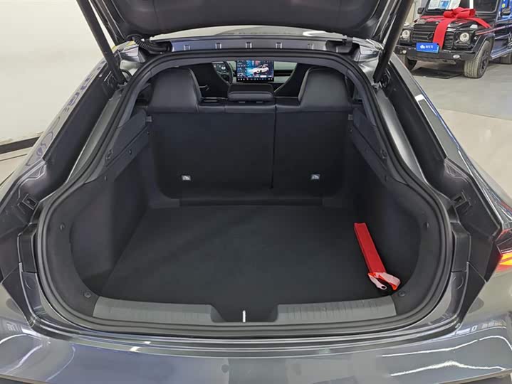 Changan UNI-V 2025 2025款 1.5T 500Bar尊贵运动型