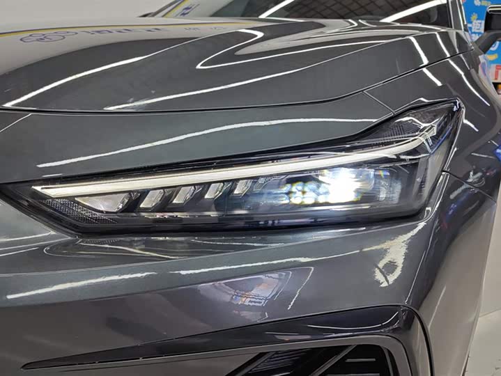 Changan UNI-V 2025 2025款 1.5T 500Bar尊贵运动型