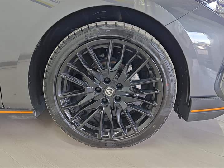 Changan UNI-V 2025 2025款 1.5T 500Bar尊贵运动型