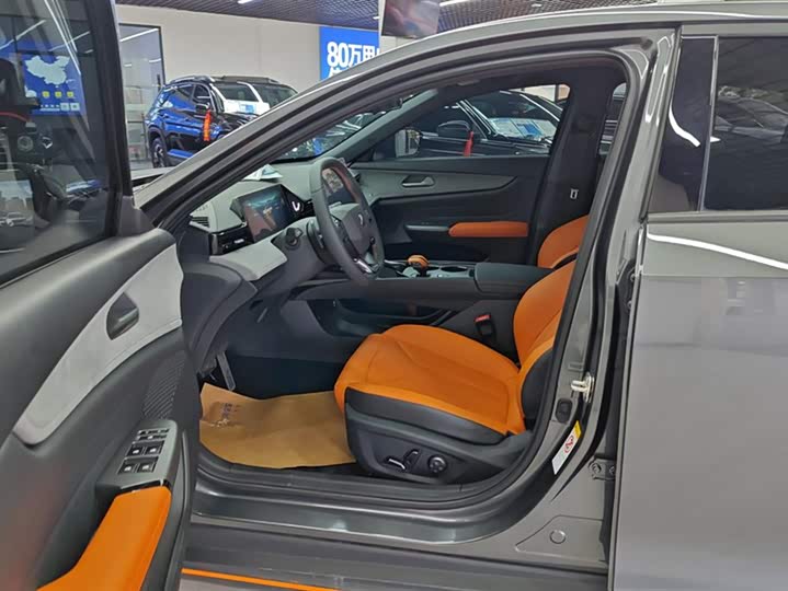 Changan UNI-V 2025 2025款 1.5T 500Bar尊贵运动型