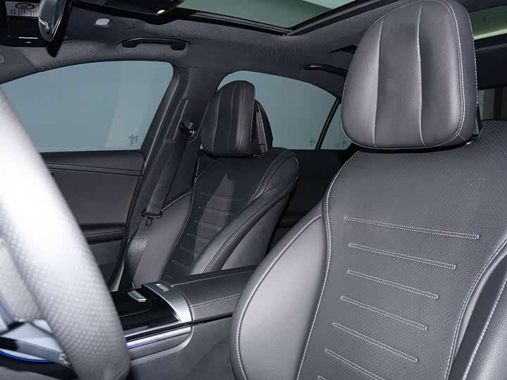 Zdjęcie 5 - Mercedes-Benz C-Class