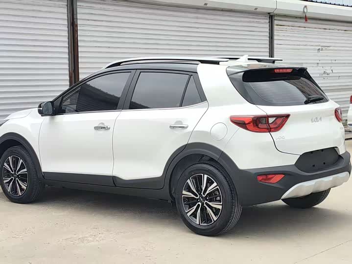 Kia KX1 2021 2021款 1.4L CVT趣享天窗款