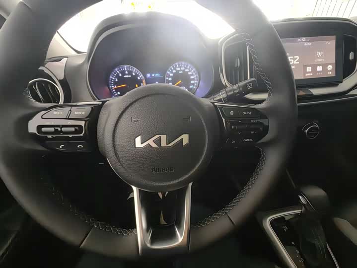Kia KX1 2021 2021款 1.4L CVT趣享天窗款