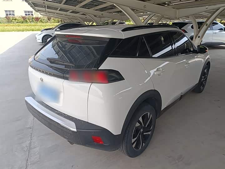 Фото 7 - Peugeot 2008