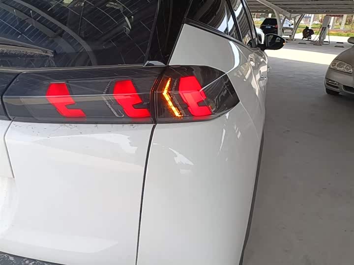 Фото 8 - Peugeot 2008