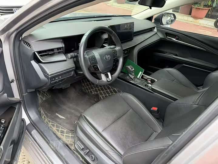 Фото 2 - Toyota Camry