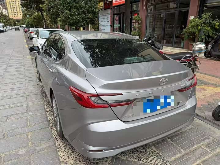 Фото 3 - Toyota Camry
