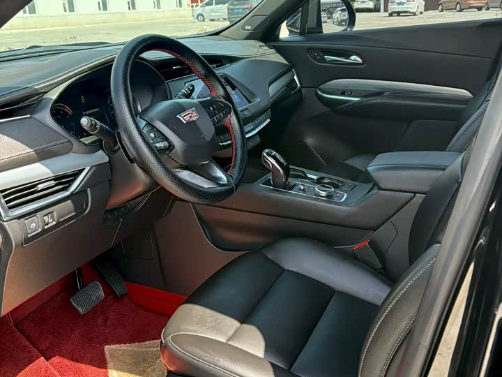 Photo 4 - Cadillac XT4