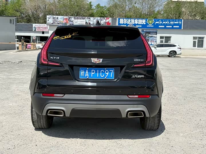 Photo 8 - Cadillac XT4