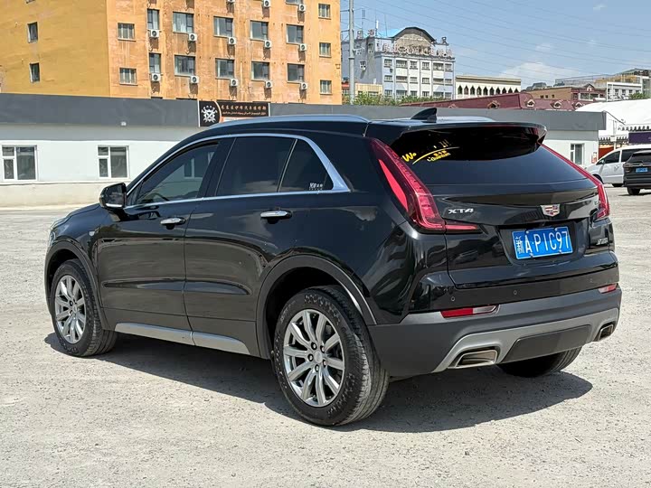 Photo 9 - Cadillac XT4