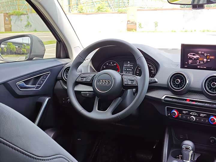 Zdjęcie 8 - Audi Q2L