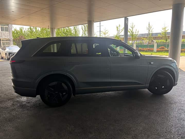 Photo 2 - Nio Onvo L90