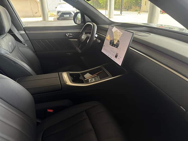 Photo 3 - Nio Onvo L90
