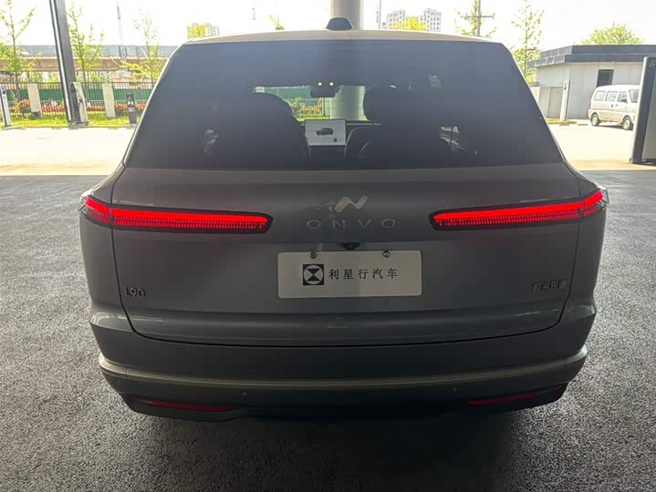 Photo 5 - Nio Onvo L90