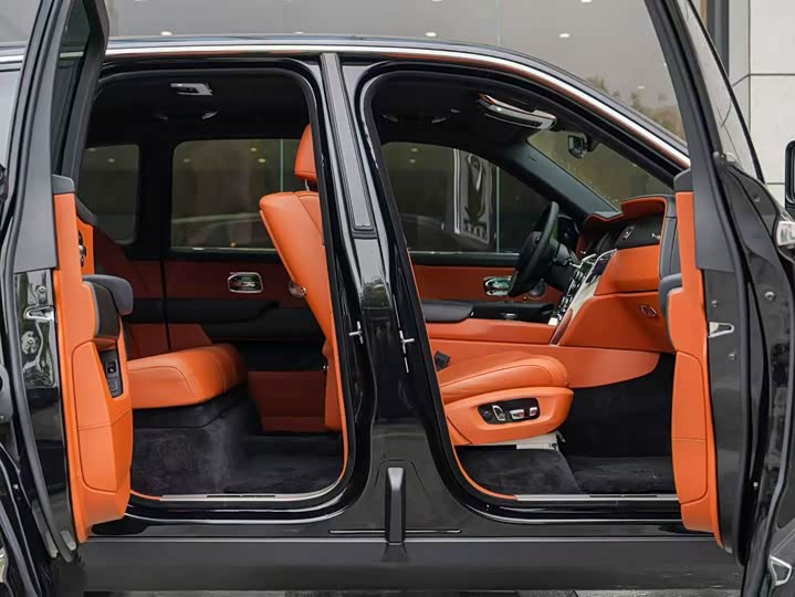 Фото 3 - Rolls-Royce Cullinan