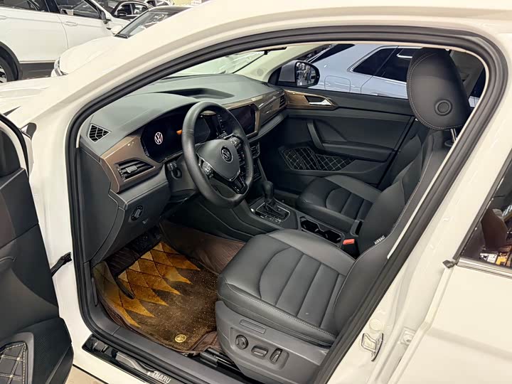 Фото 6 - Volkswagen Tharu