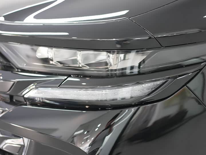 Toyota Vellfire 2025 2025款 皇冠 双擎 2.5L 墨金行政版