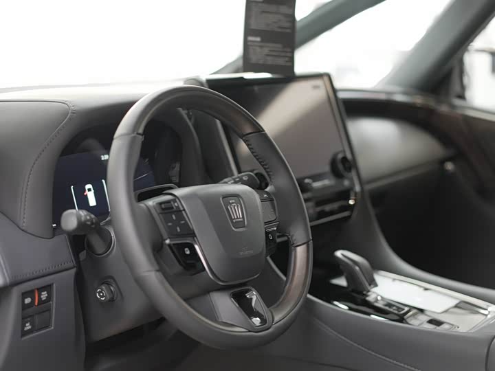 Toyota Vellfire 2025 2025款 皇冠 双擎 2.5L 墨金行政版