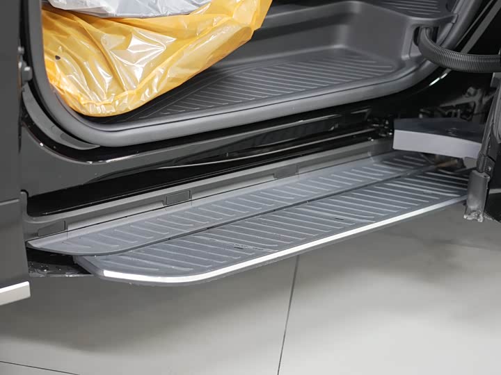 Toyota Vellfire 2025 2025款 皇冠 双擎 2.5L 墨金行政版