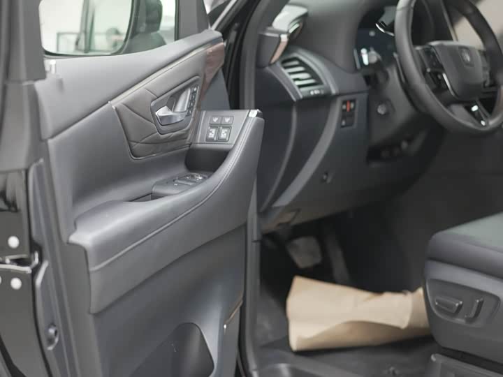 Toyota Vellfire 2025 2025款 皇冠 双擎 2.5L 墨金行政版