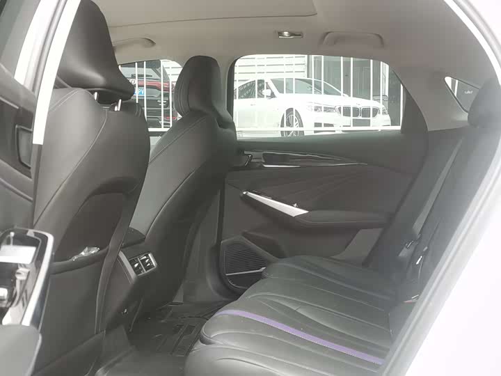 Geely Preface L 2024 2024款 油混 1.5TD 星河版