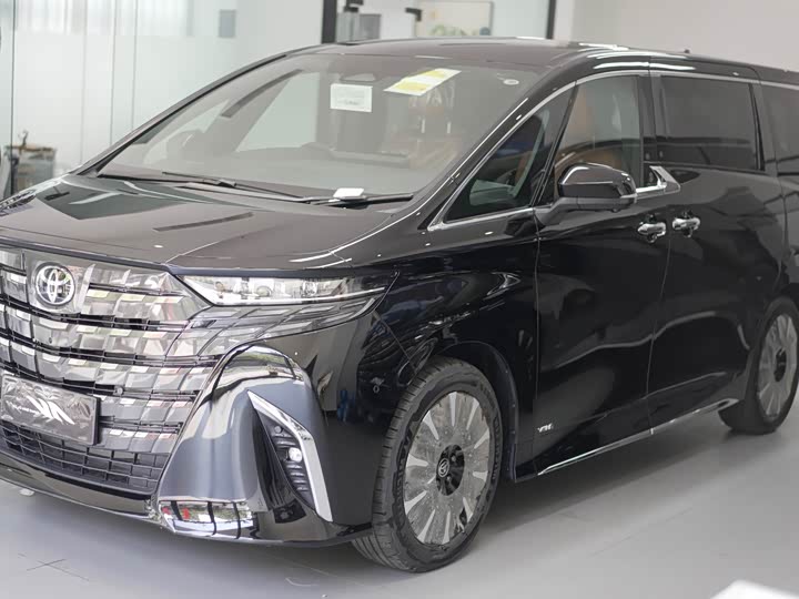 Фото 1 - Toyota Alphard