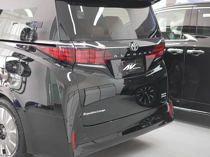 Фото 2 - Toyota Alphard