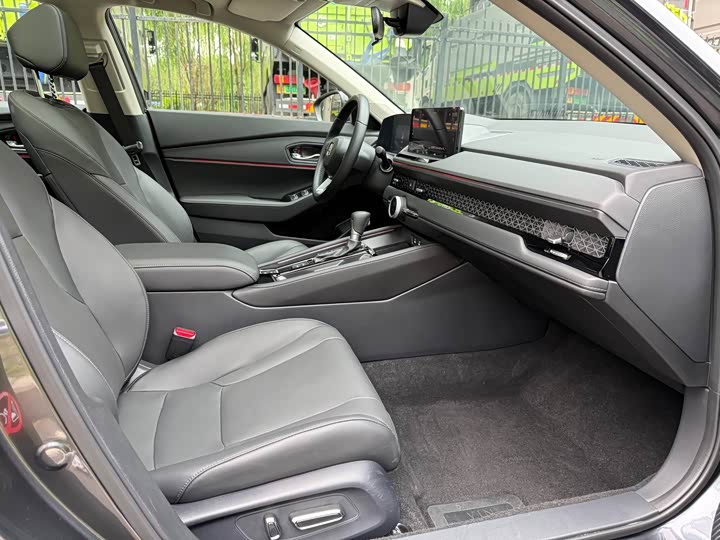 Honda Accord 2025 2025款 运动系列 260TURBO 尊贵版