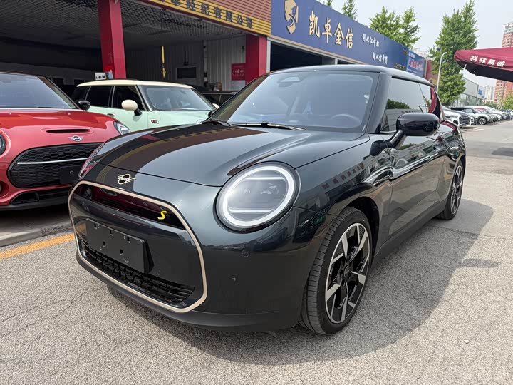 Mini Cooper 2024 2024款 452km COOPER SE 艺术家