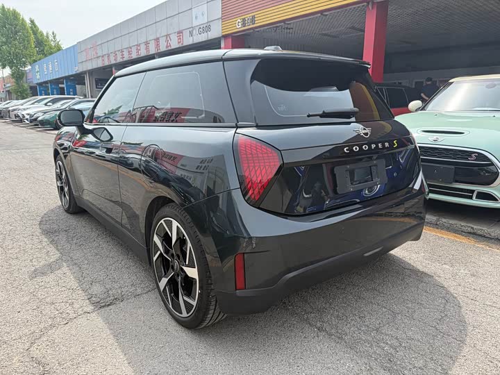 Mini Cooper 2024 2024款 452km COOPER SE 艺术家