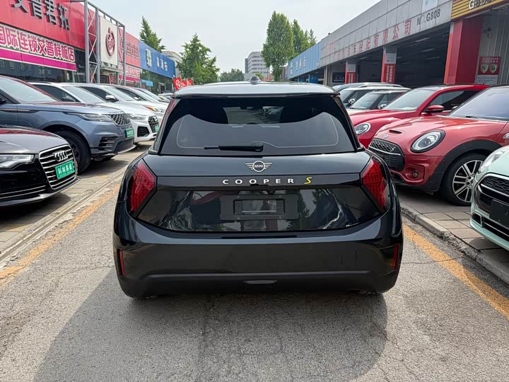 Mini Cooper 2024 2024款 452km COOPER SE 艺术家
