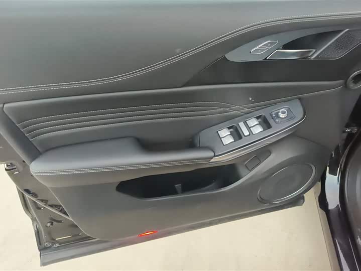 Wey VV5 2021 2021款 1.5T 两驱颜先锋