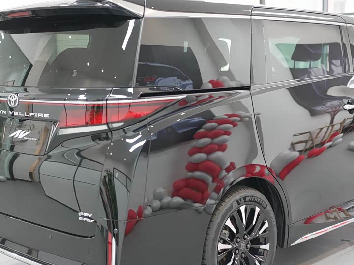 Фото 4 - Toyota Vellfire