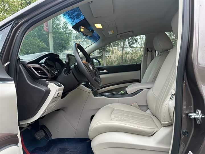 Photo 4 - Buick GL8 ES