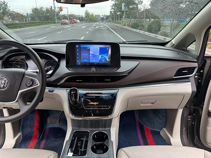 Photo 8 - Buick GL8 ES
